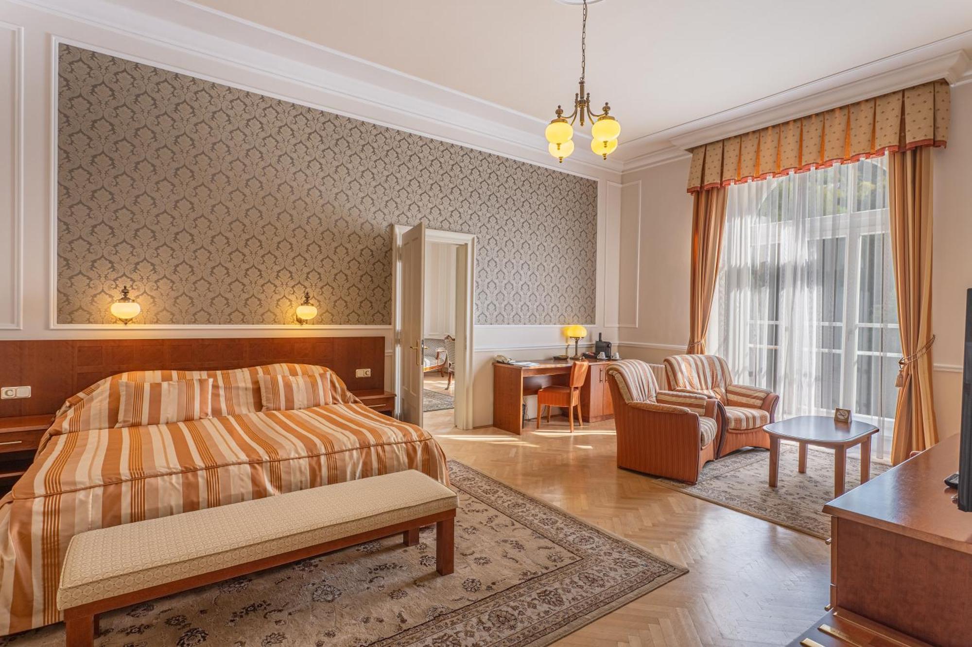 יאסימוב Hotel Radium Palace מראה חיצוני תמונה