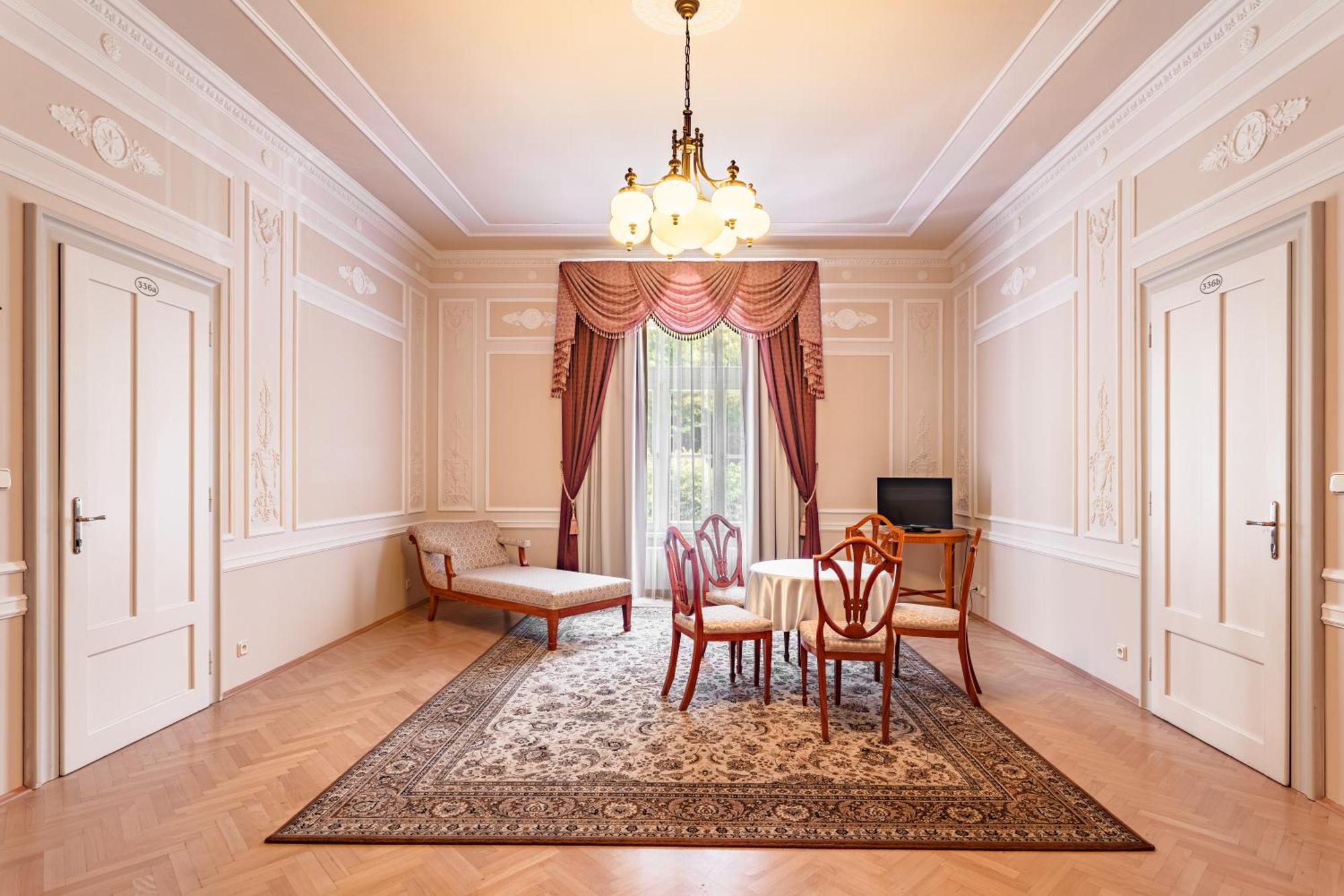 יאסימוב Hotel Radium Palace מראה חיצוני תמונה