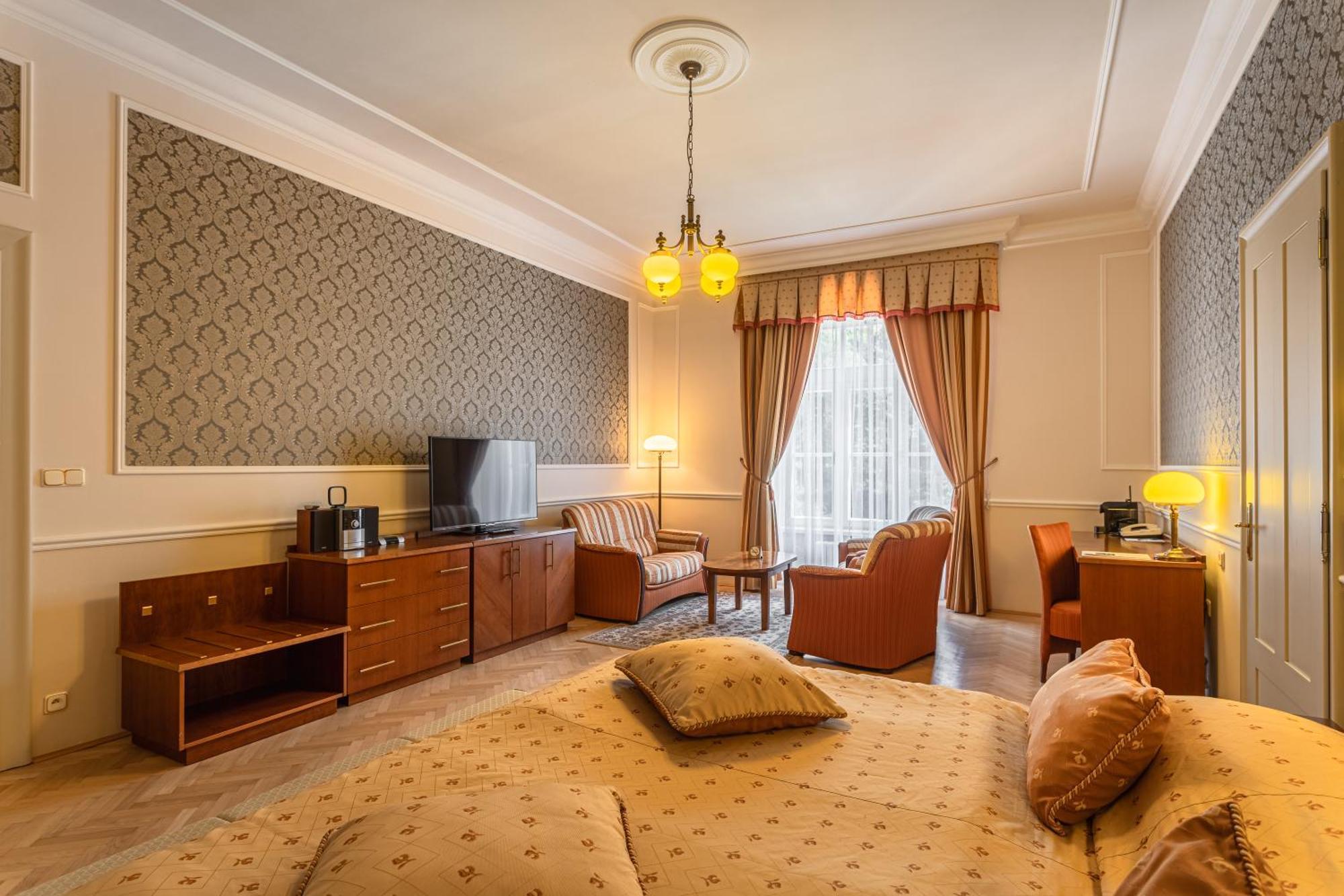 יאסימוב Hotel Radium Palace מראה חיצוני תמונה