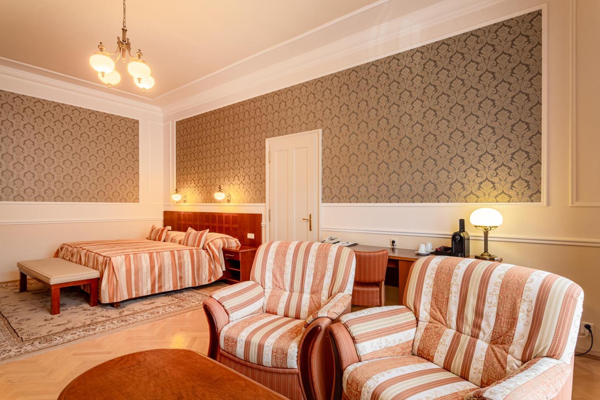 יאסימוב Hotel Radium Palace מראה חיצוני תמונה