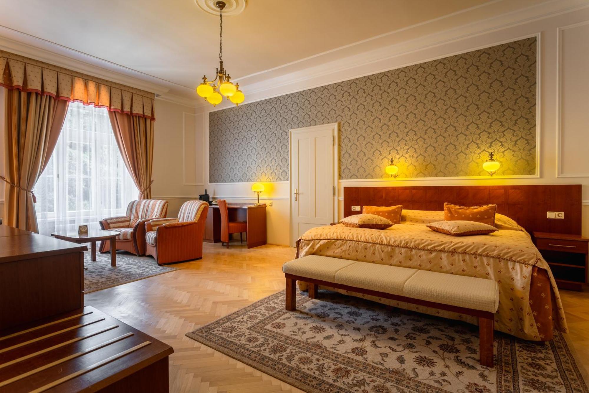 יאסימוב Hotel Radium Palace מראה חיצוני תמונה