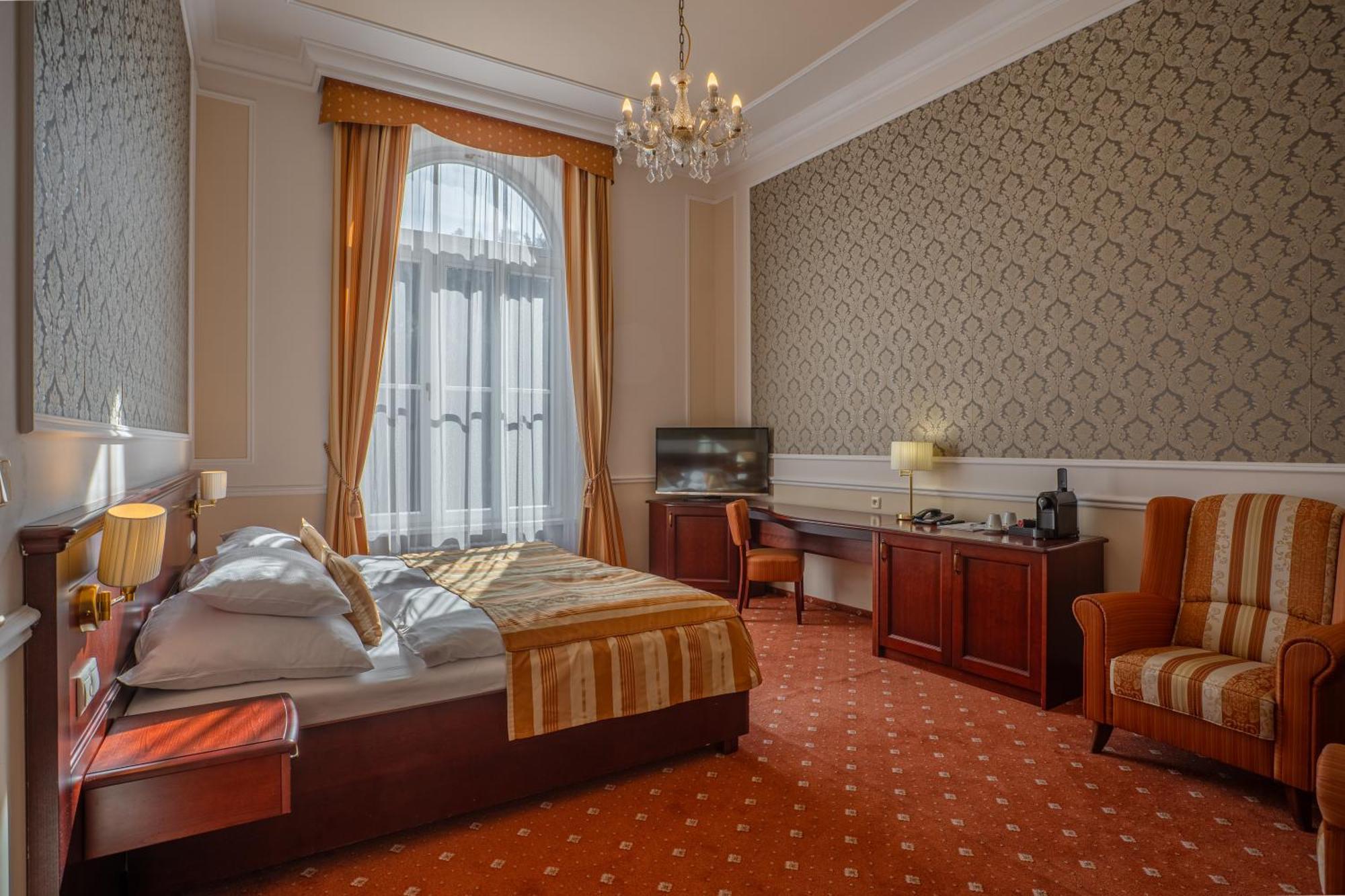 יאסימוב Hotel Radium Palace מראה חיצוני תמונה