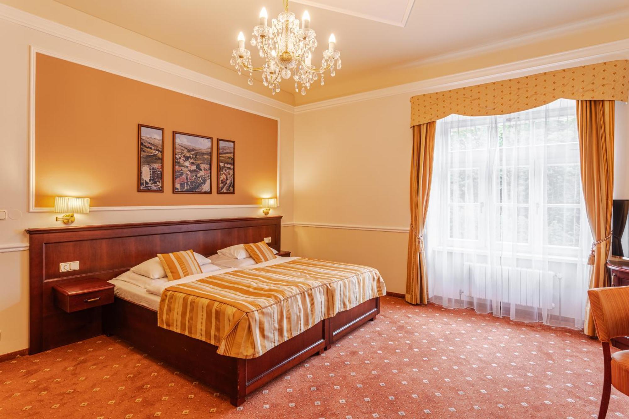 יאסימוב Hotel Radium Palace מראה חיצוני תמונה