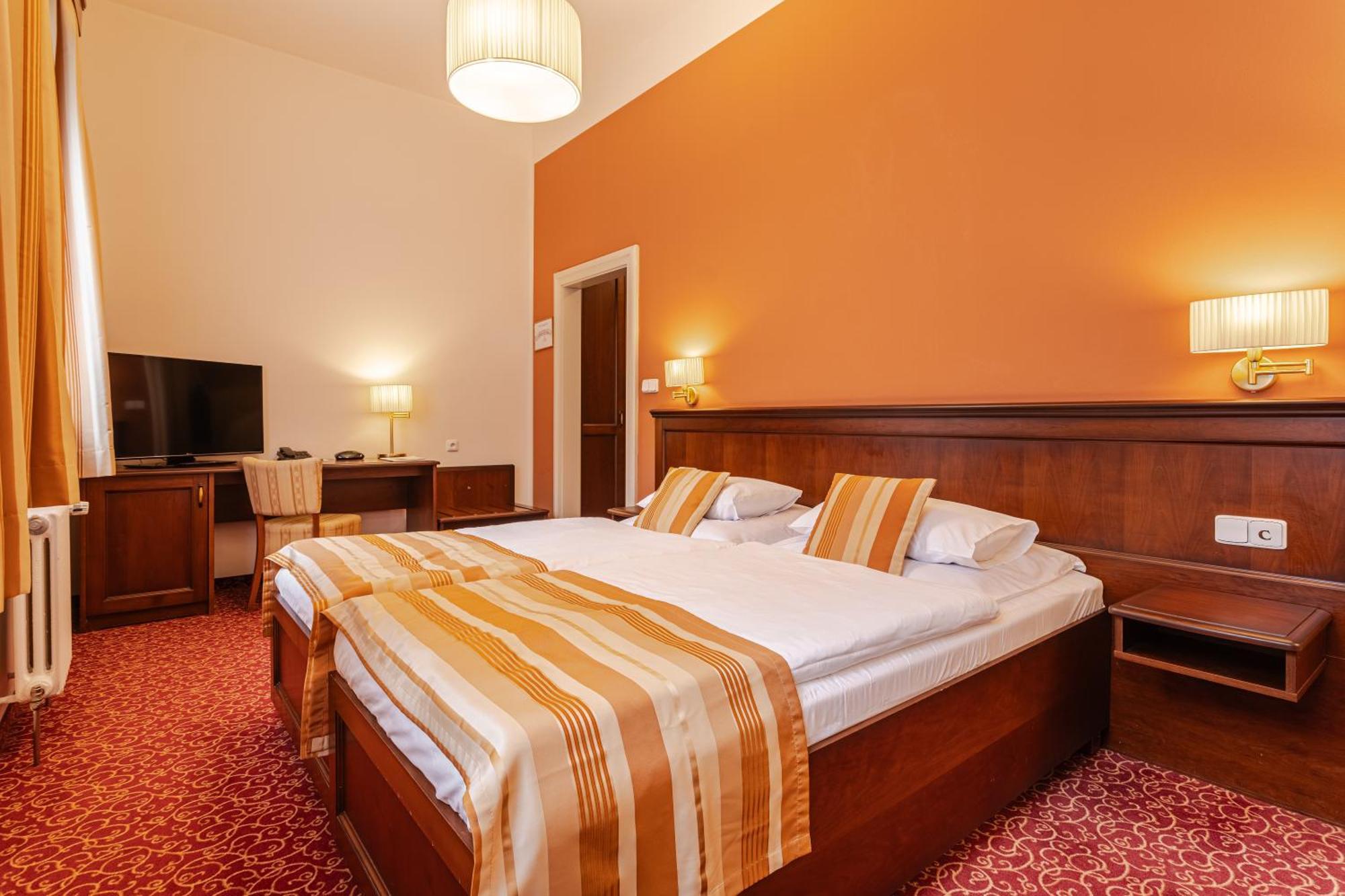 יאסימוב Hotel Radium Palace מראה חיצוני תמונה
