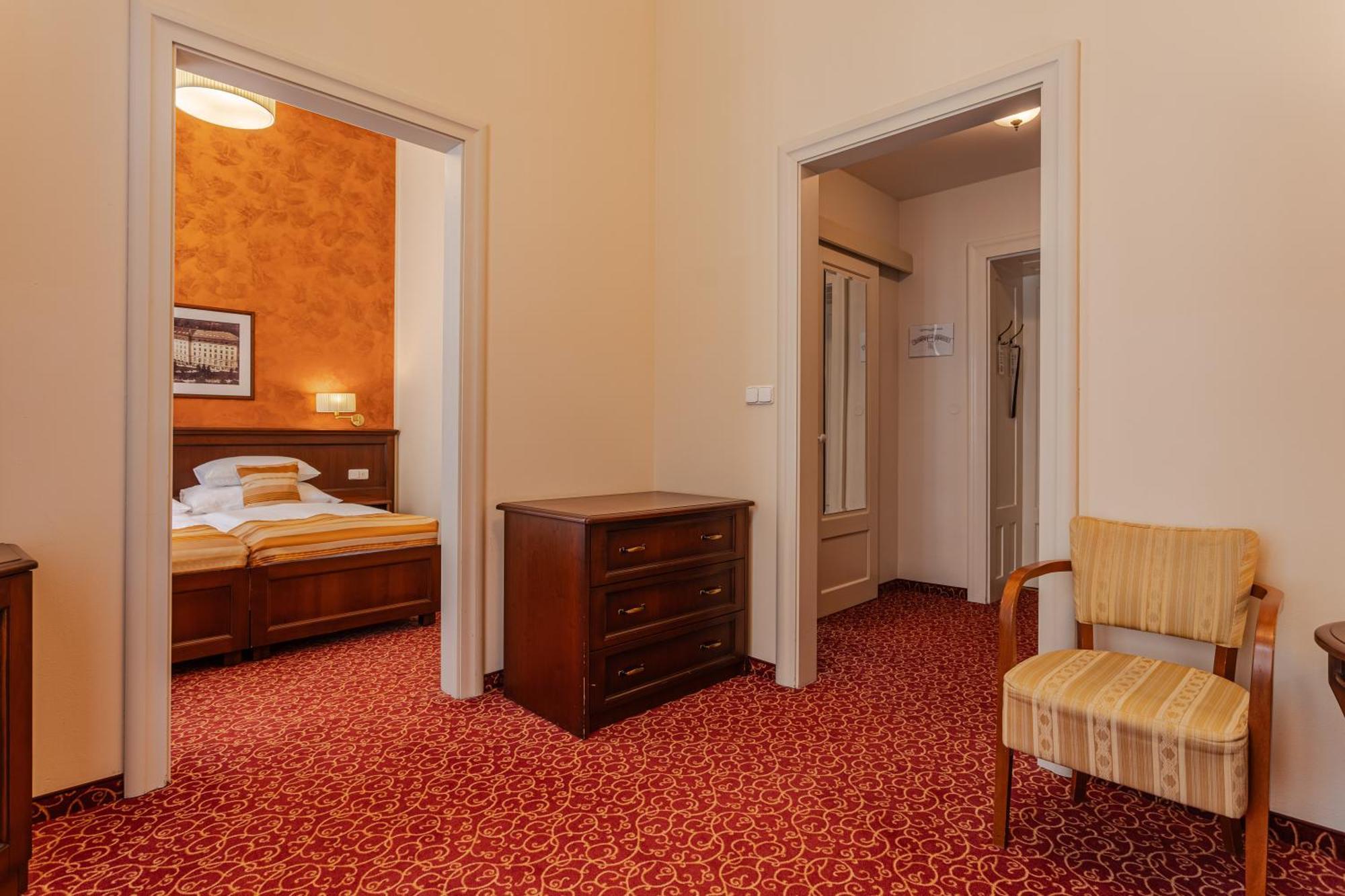 יאסימוב Hotel Radium Palace מראה חיצוני תמונה