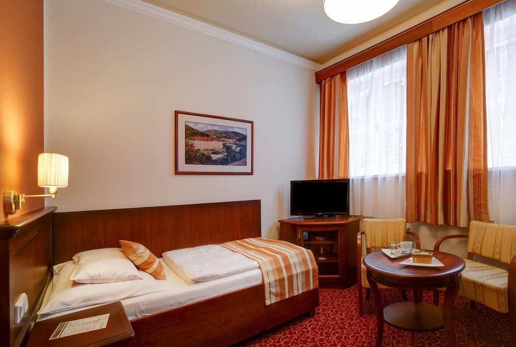 יאסימוב Hotel Radium Palace מראה חיצוני תמונה